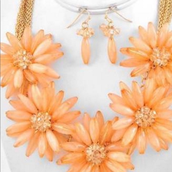 Jewelry - Peach floral necklace and earring set
